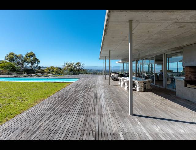 5 BEDROOM FREEHOLD TO LET IN CONSTANTIA